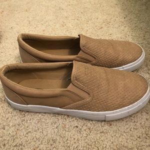 Soda slip on flats size 8 1/2